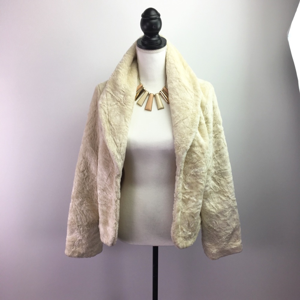 ⭐️ Vintage Faux Fur Jacket size Med EUC